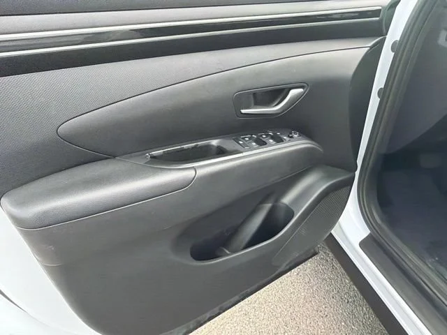 Used 2022 Quartz White Hyundai SEL image 17