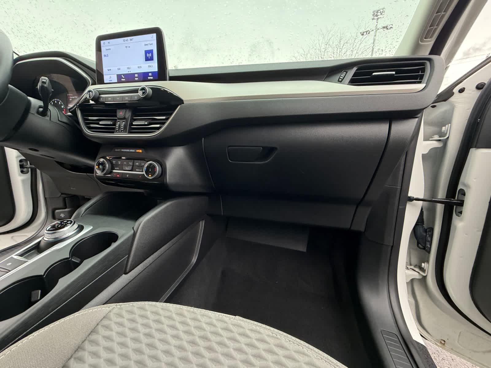 Used 2022 Star White Metallic Tri-Coat Ford SE image 33