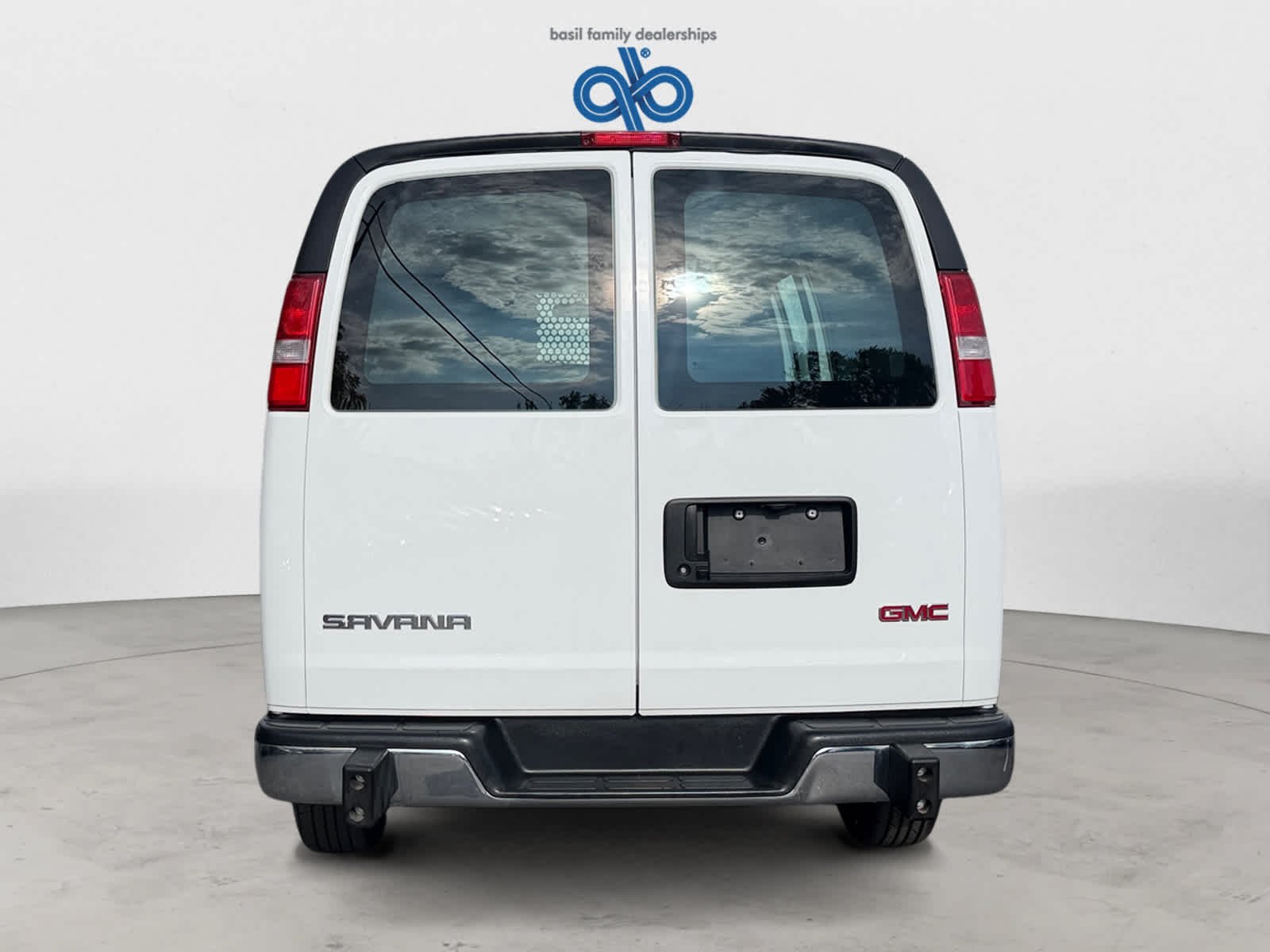 Used 2025 Summit White GMC  image 5