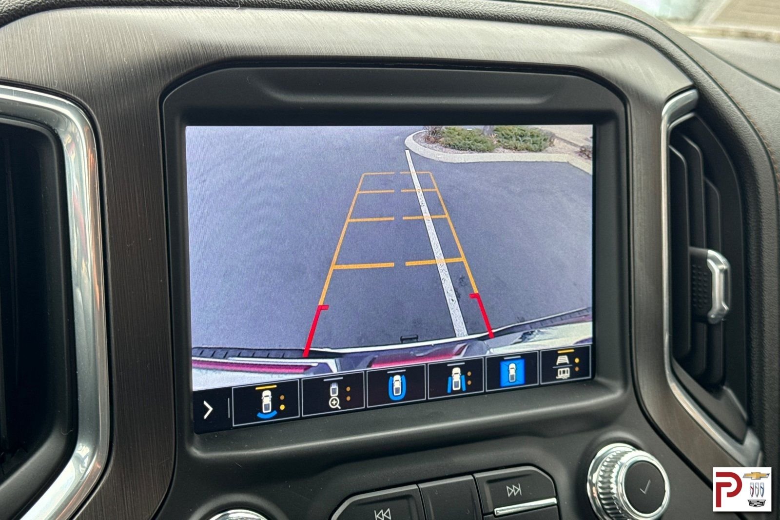 Used 2022 White GMC AT4 image 23