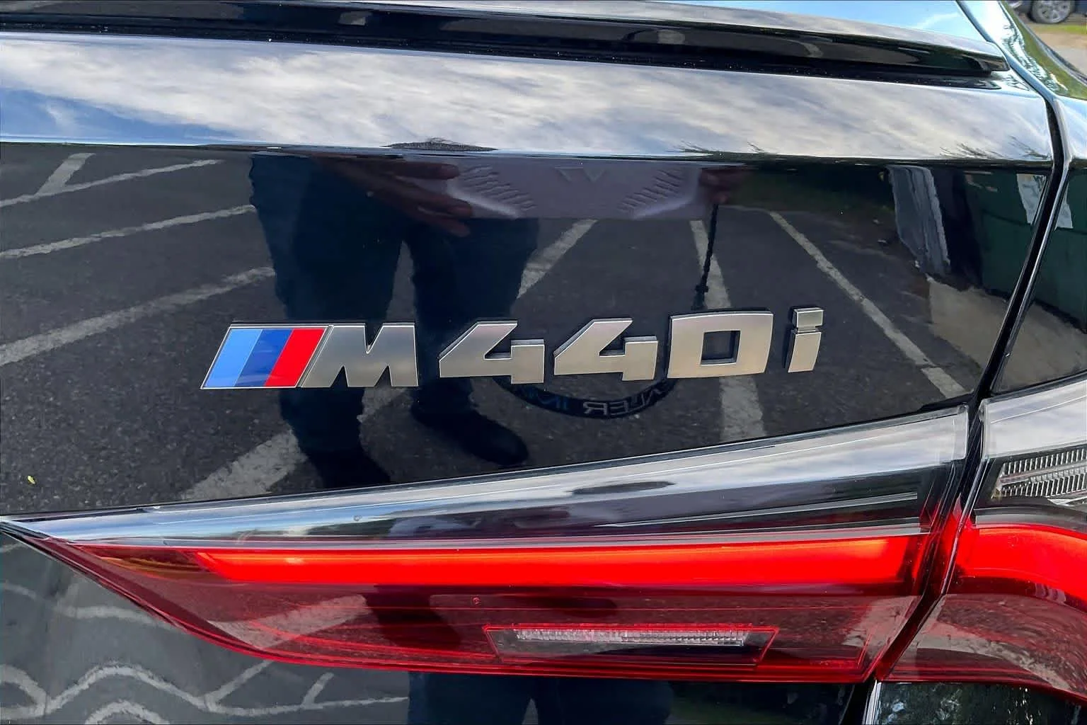 Used 2022 Black Sapphire Metallic BMW M440i xDrive image 9