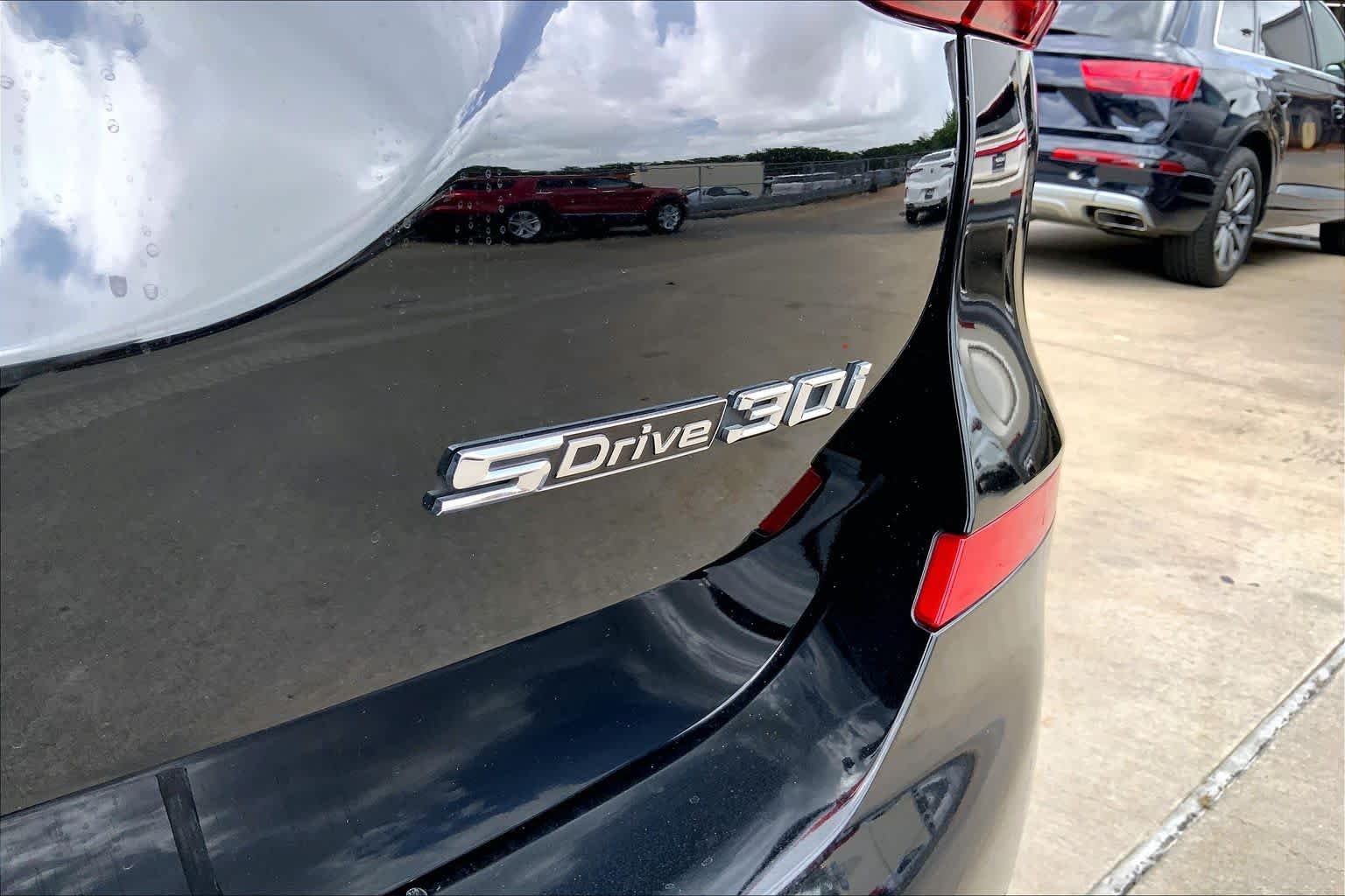 Used 2021 Jet Black BMW sDrive30i image 10