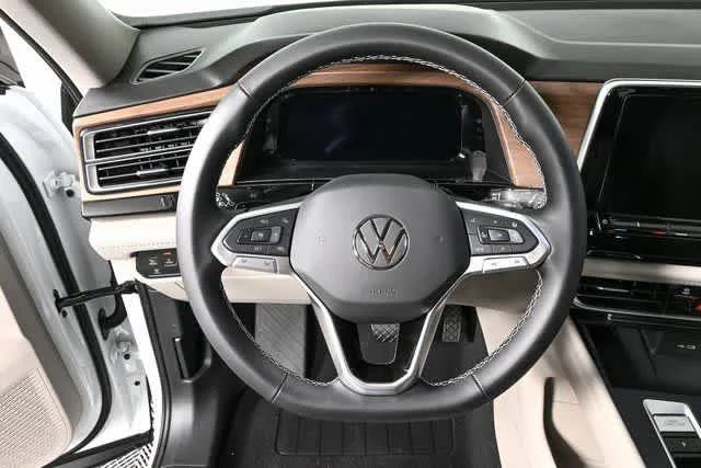 New 2026 Opal White Pearl Volkswagen 2.0T SE image 8