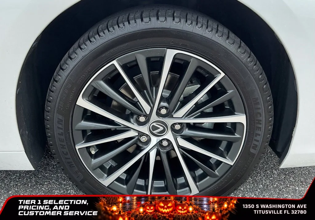 Used 2024 White Lexus 350 image 11