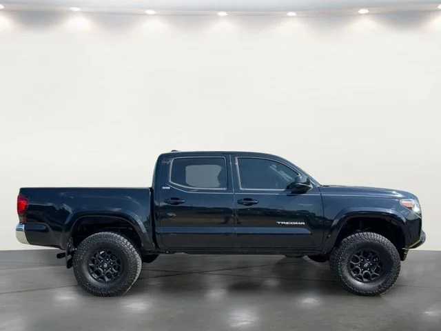 Used 2020 Black Toyota SR5 image 12