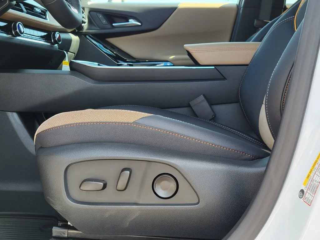 New 2027 Polar White Tricoat Chevrolet ACTIV image 23