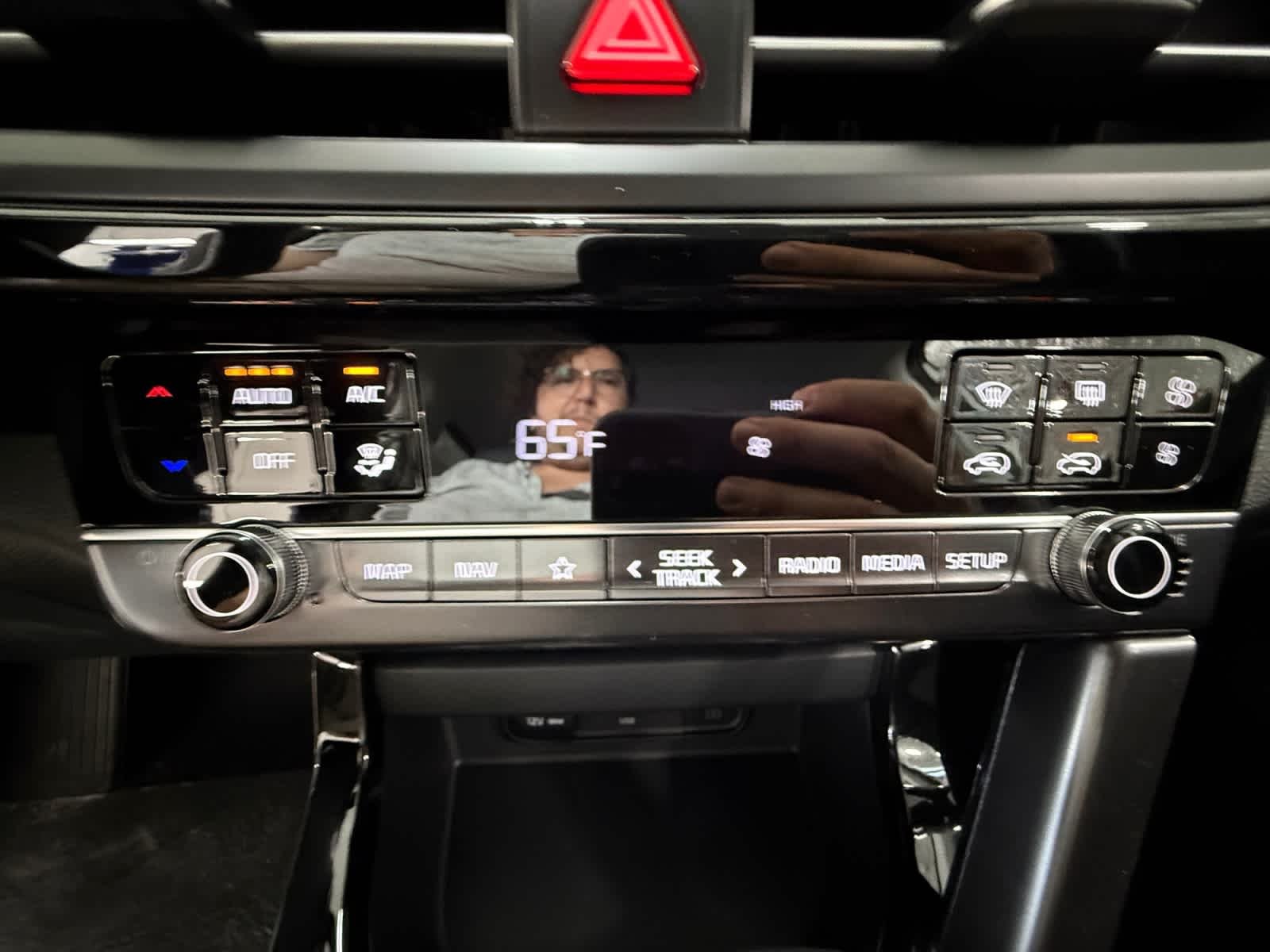 New 2026 Clear White/Black Roof Kia S image 16