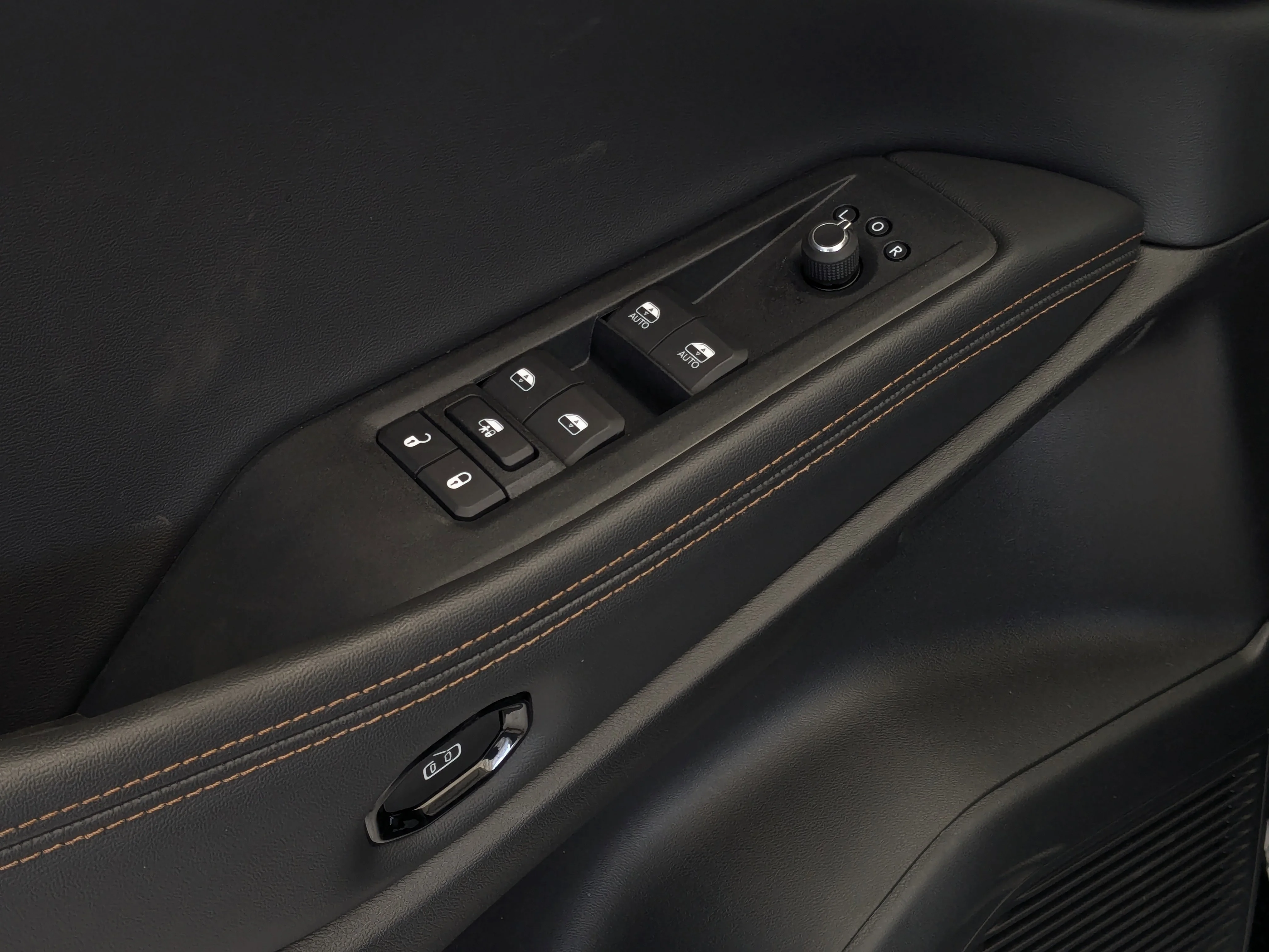New 2026 Black Jeep Limited - - 1.6L Turbo Hybrid - Power Liftgate - Wireless Charging - Active Driving Assist & More image 15