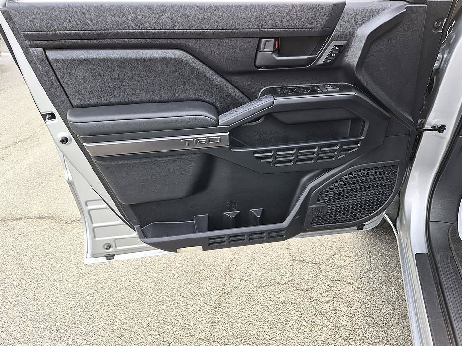 Used 2025 Cutting Edge Toyota SR5 image 12