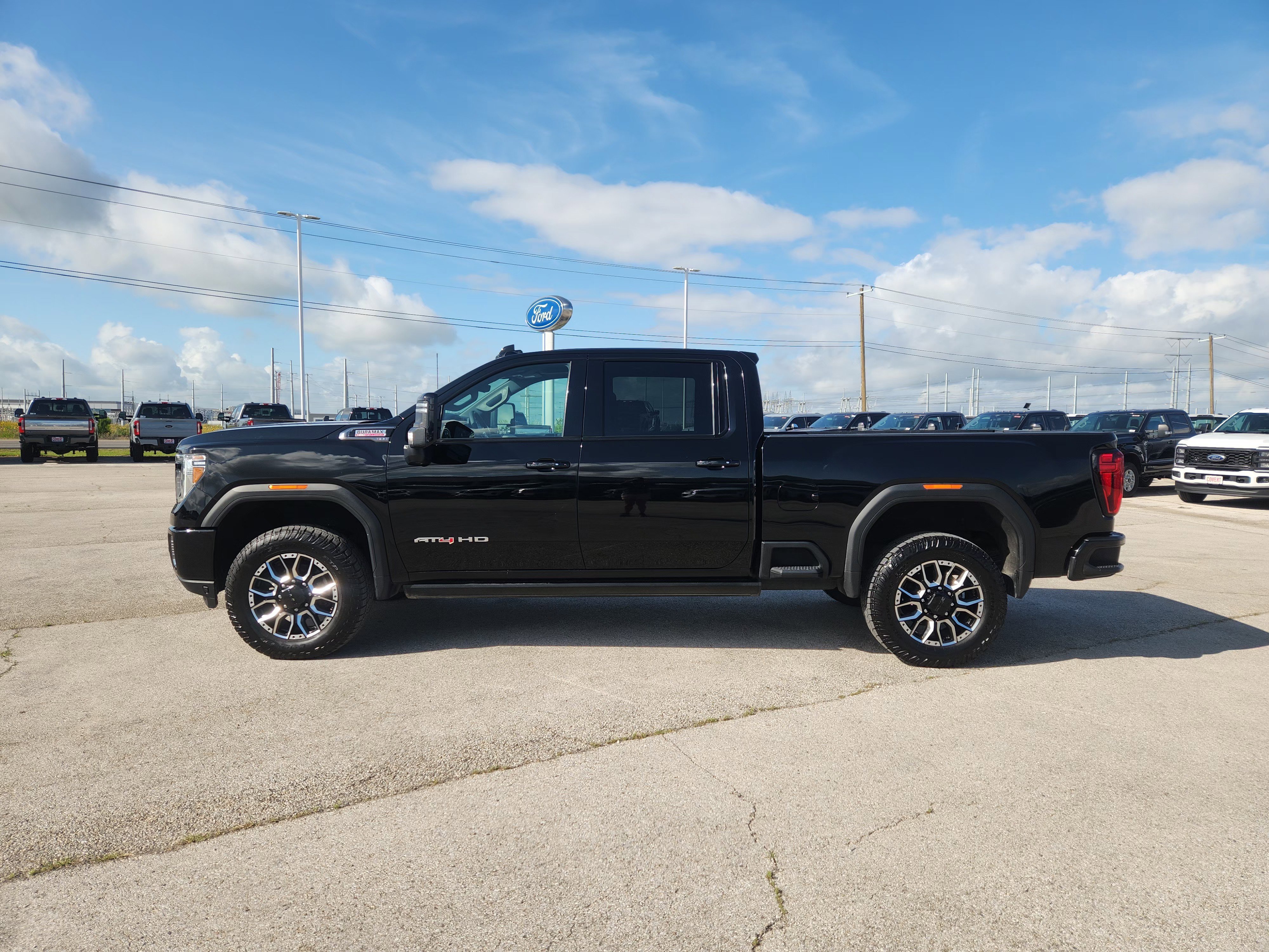 Used 2023 Onyx Black GMC AT4 image 4