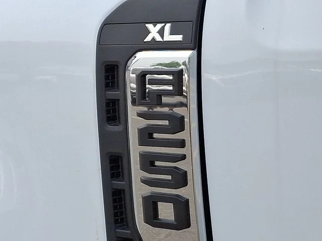 New 2026 Oxford White Ford XL image 15