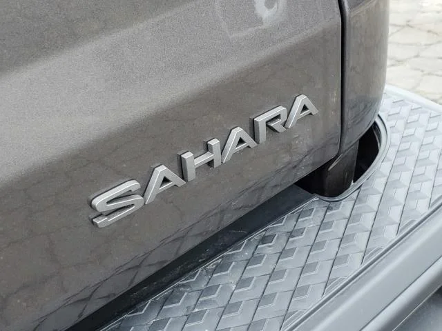 New 2026 Granite Crystal Metallic Clear-Coat Exterior Paint Jeep Sahara image 29