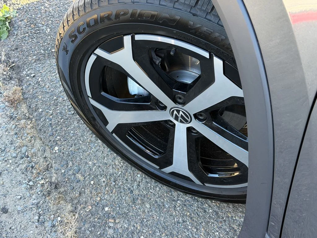 New 2026 Platinum Gray Metallic Volkswagen 2.0T SE image 10