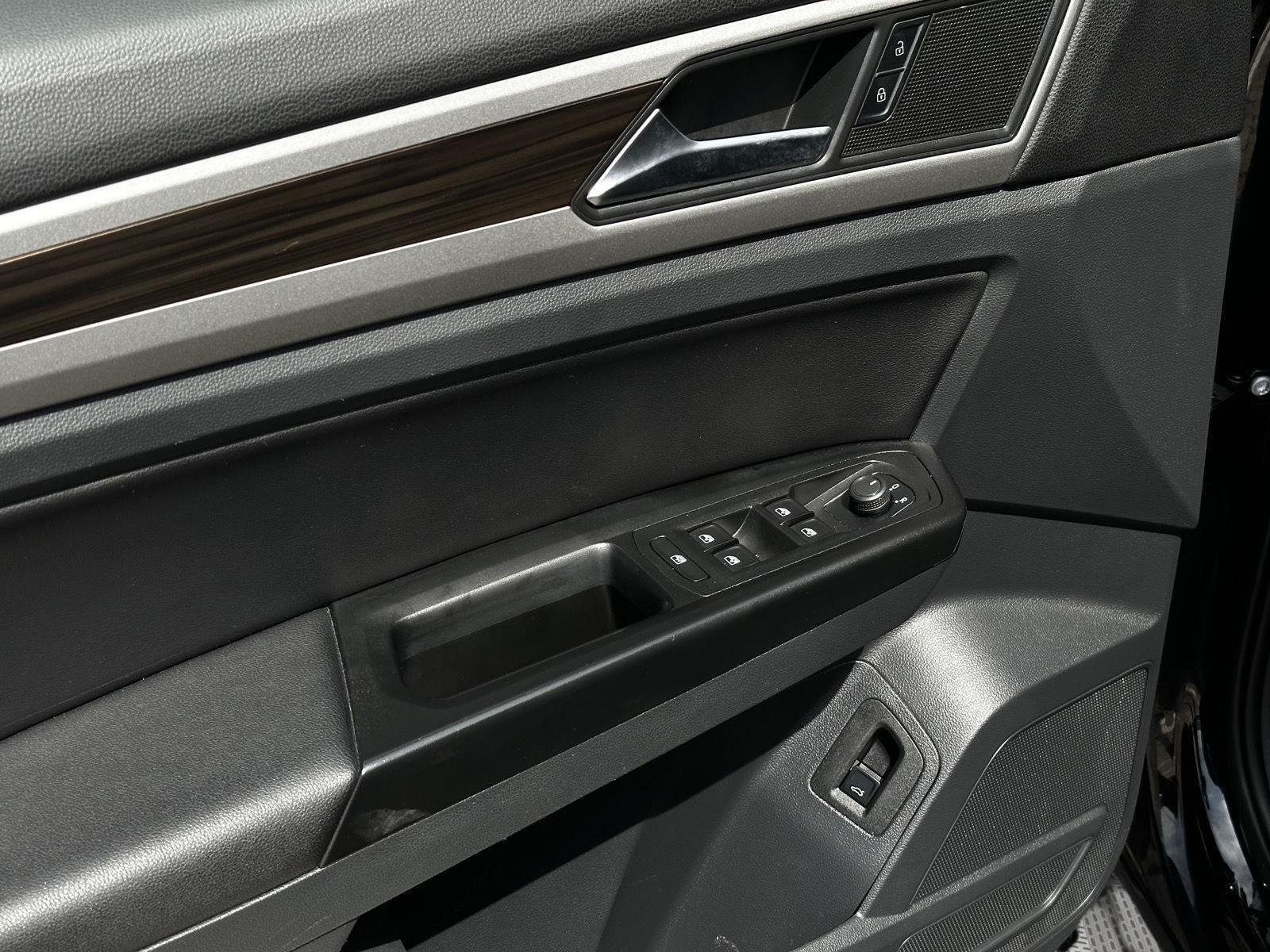 2021 Volkswagen Atlas SE w/Tech - Photo 9