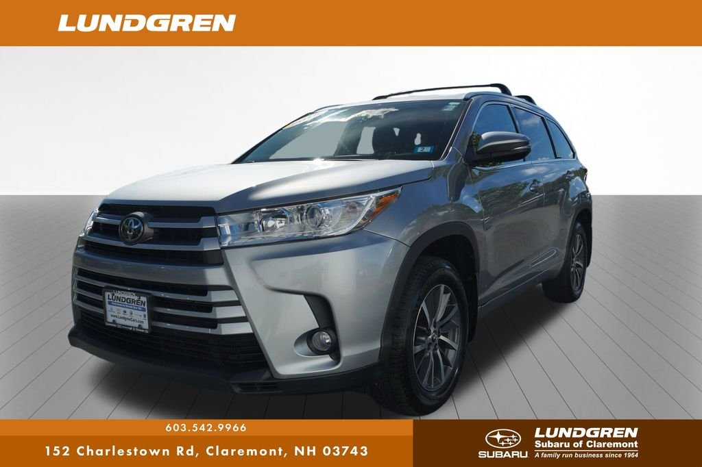 Used 2018 Silver Toyota XLE image 44