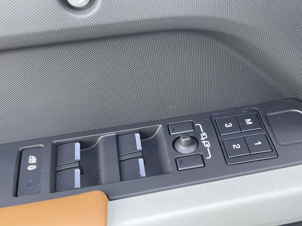 2024 Land Rover Defender X-Dynamic SE - Photo 26