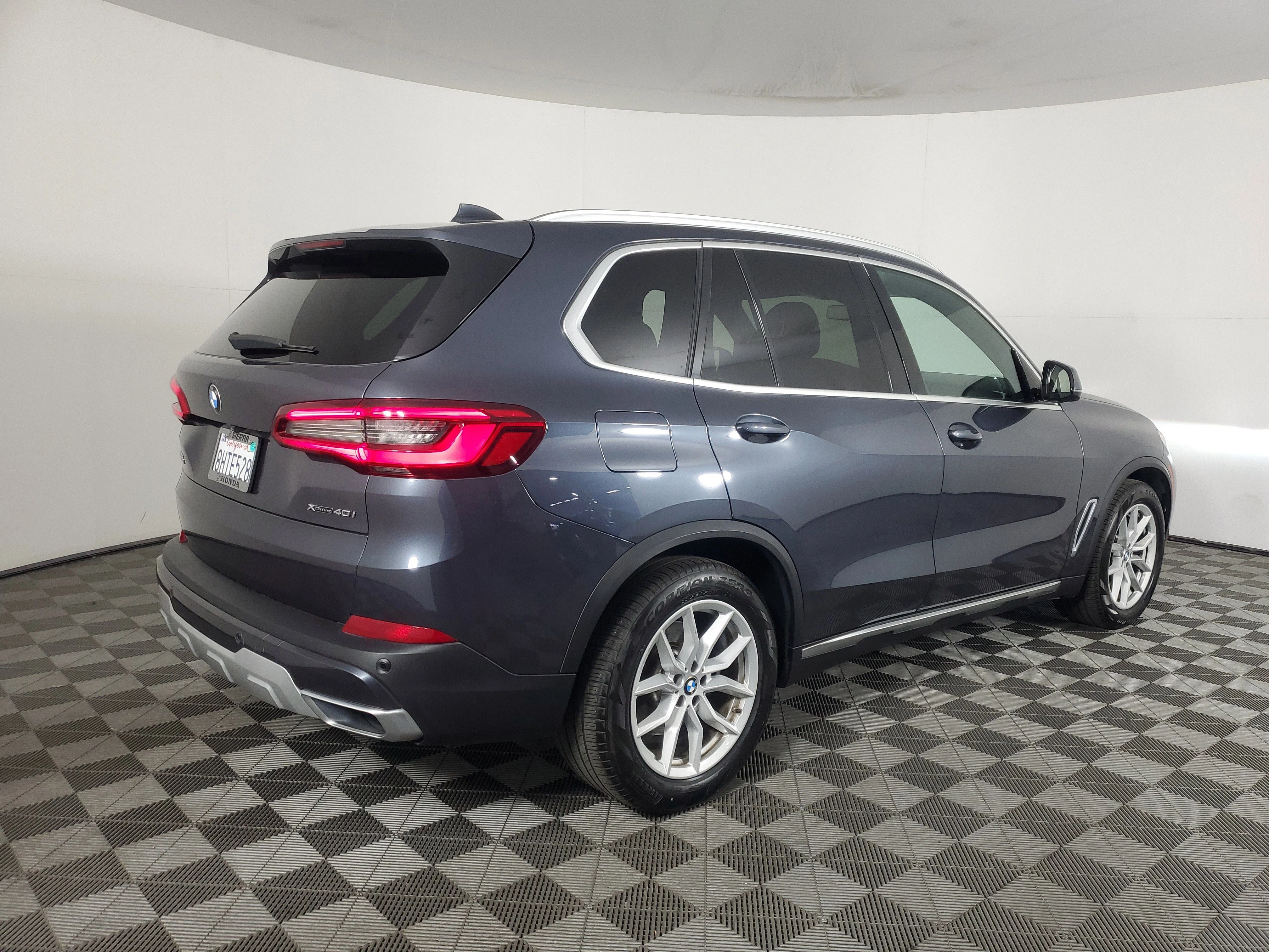 Used 2019 Arctic Gray Metallic BMW xDrive40i image 4