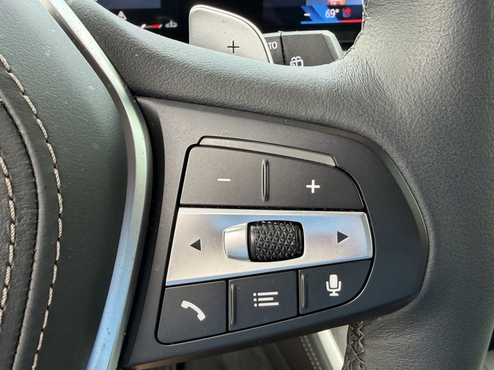 New 2026 Black Sapphire Metallic BMW sDrive40i image 33