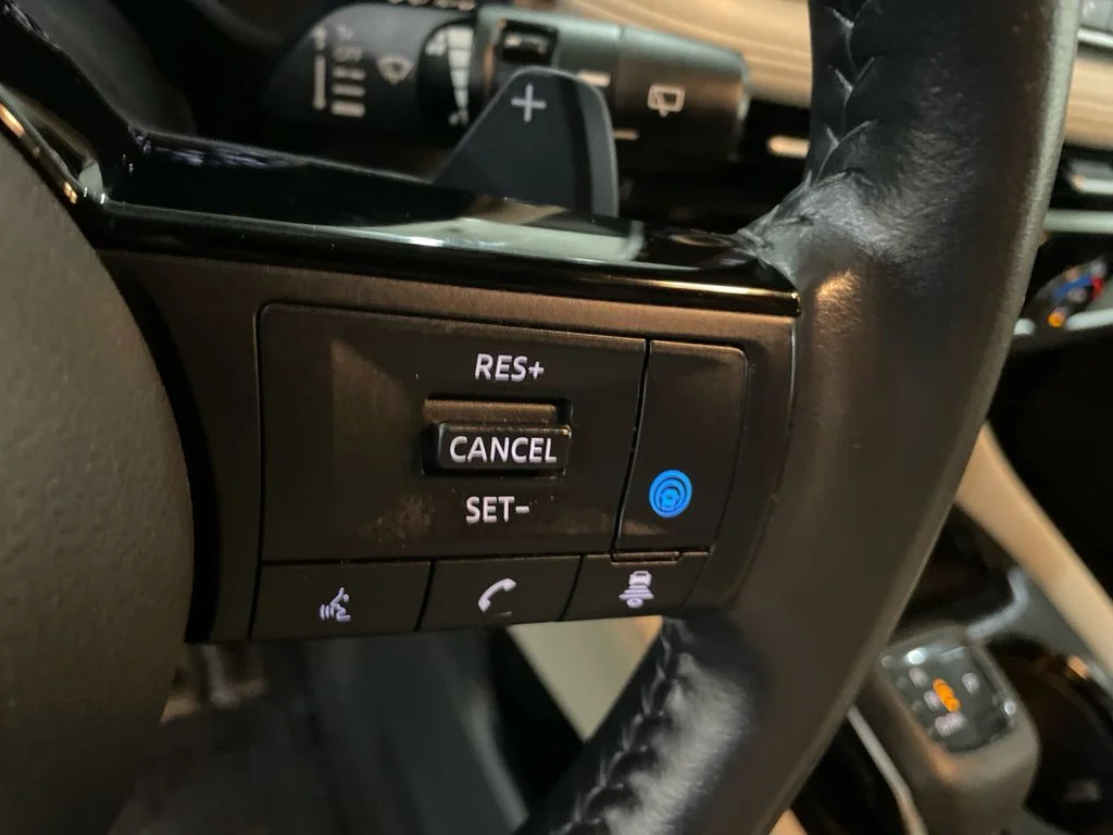 Used 2022 Scarlet Ember Tintcoat Nissan SL image 16