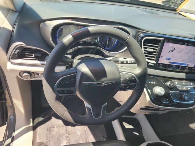 Used 2022 White Chrysler Touring L image 30
