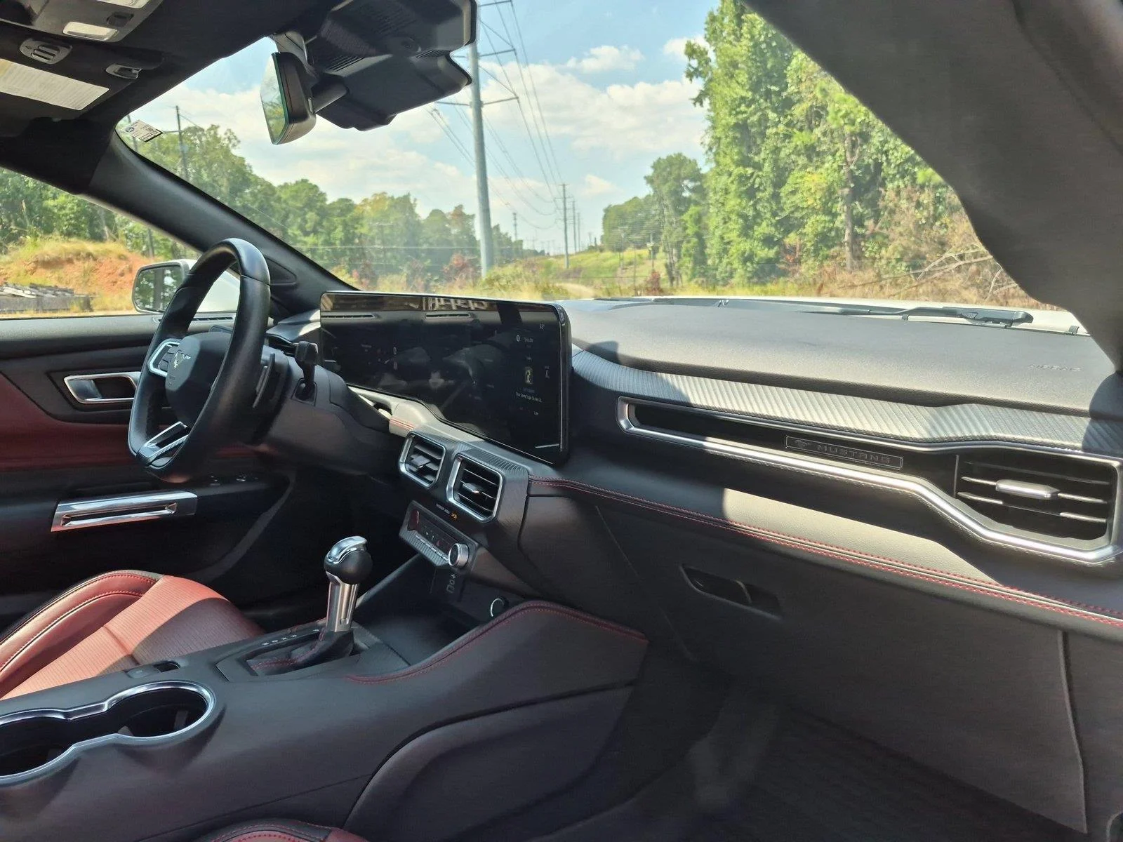 Used 2025 Oxford White Ford GT Premium image 31