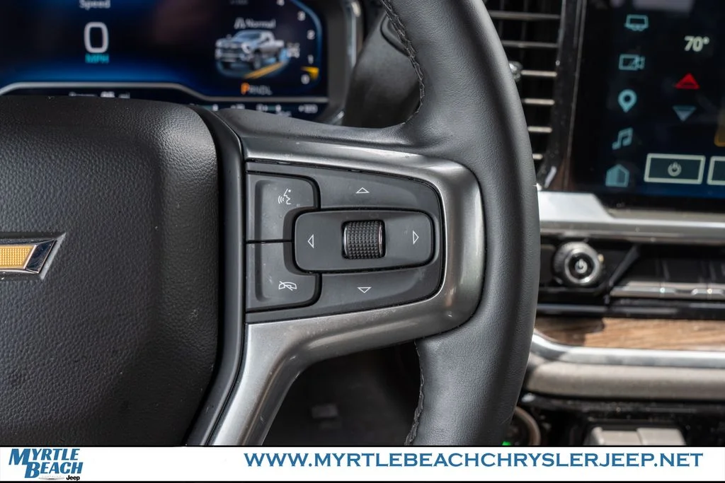 Used 2025 Lakeshore Blue Chevrolet LT image 25