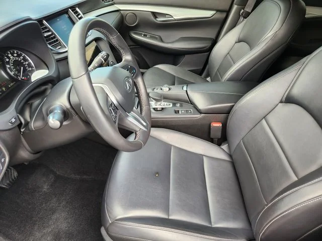 Certified Used 2021 Majestic INFINITI LUXE image 9