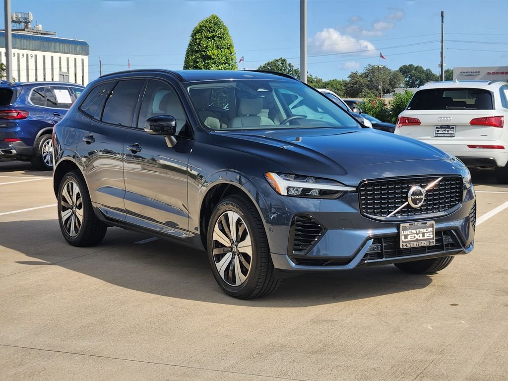 Used 2023 Denim Blue Metallic Volvo T8 Plus Dark Theme image 3