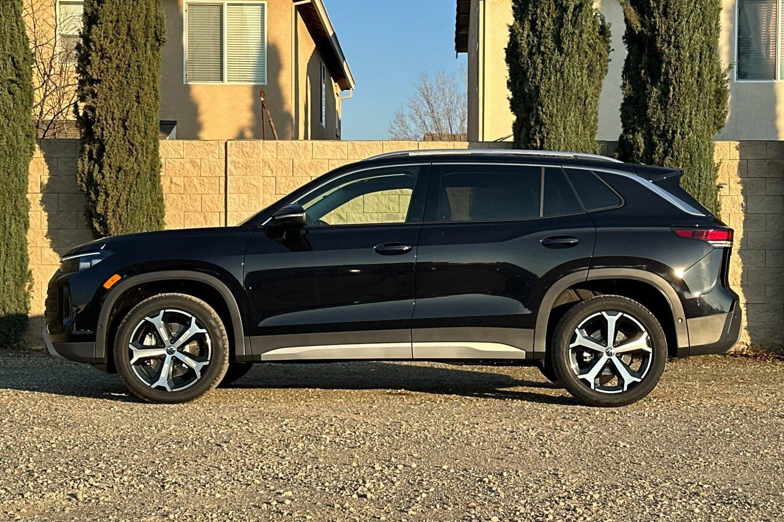 New 2026 Deep Black Pearl Volkswagen SE image 7