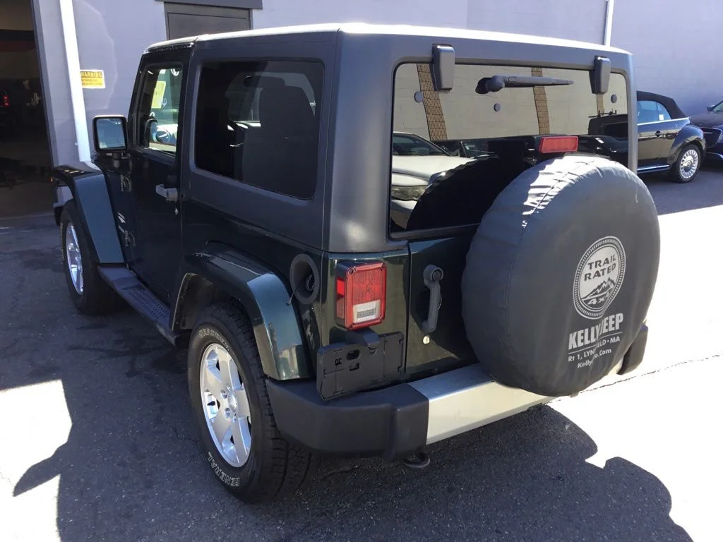 Used 2011 Green Jeep Sahara image 2