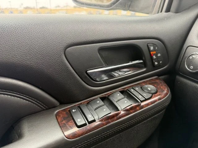 Used 2014 Silver GMC Denali image 17