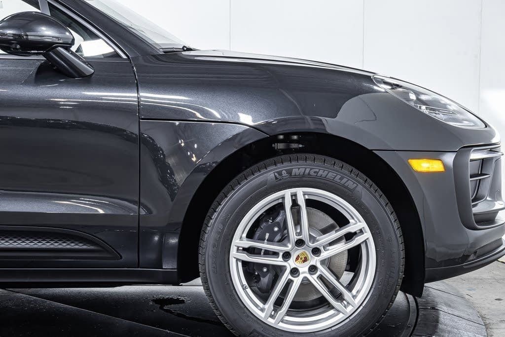 2025 Porsche Macan - Photo 11