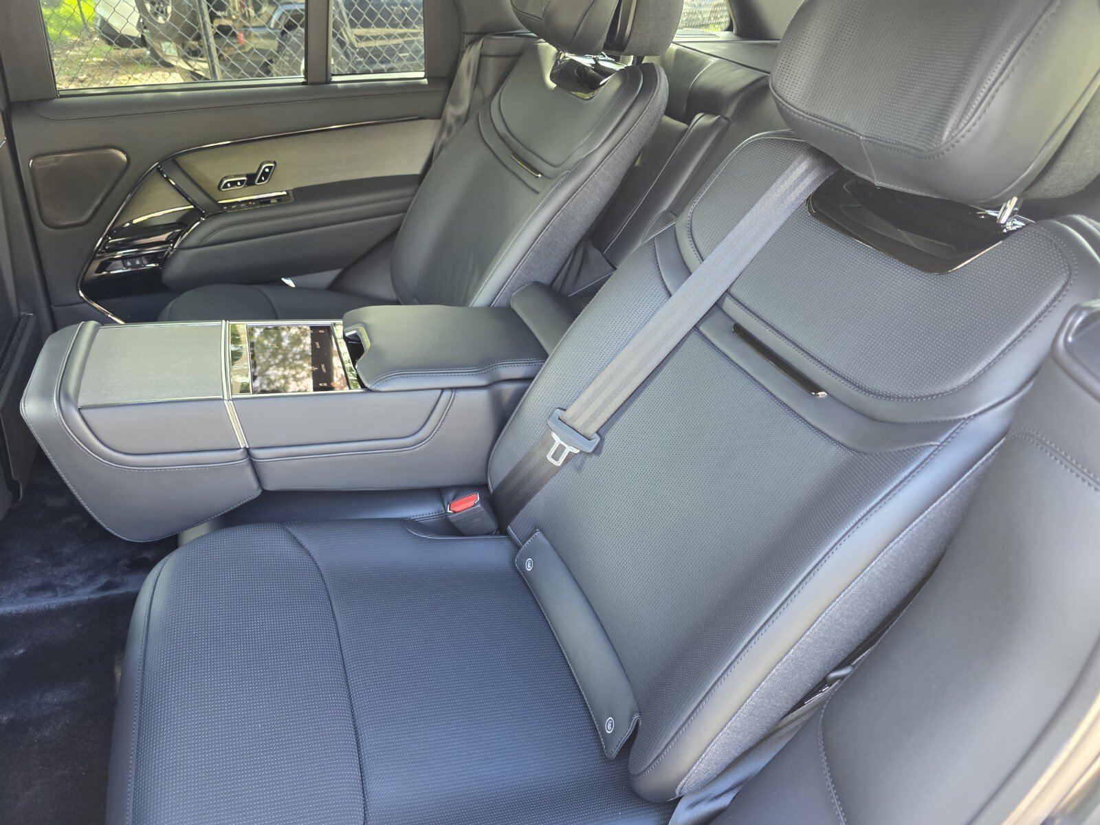 New 2026 Obsidian Black Satin LAND ROVER SV Signature Suite image 13