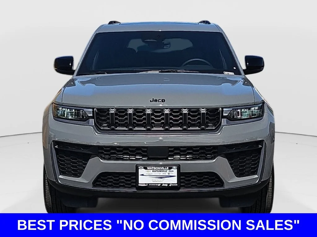 New 2027 Sting-Gray Clearcoat Jeep Laredo Altitude image 8