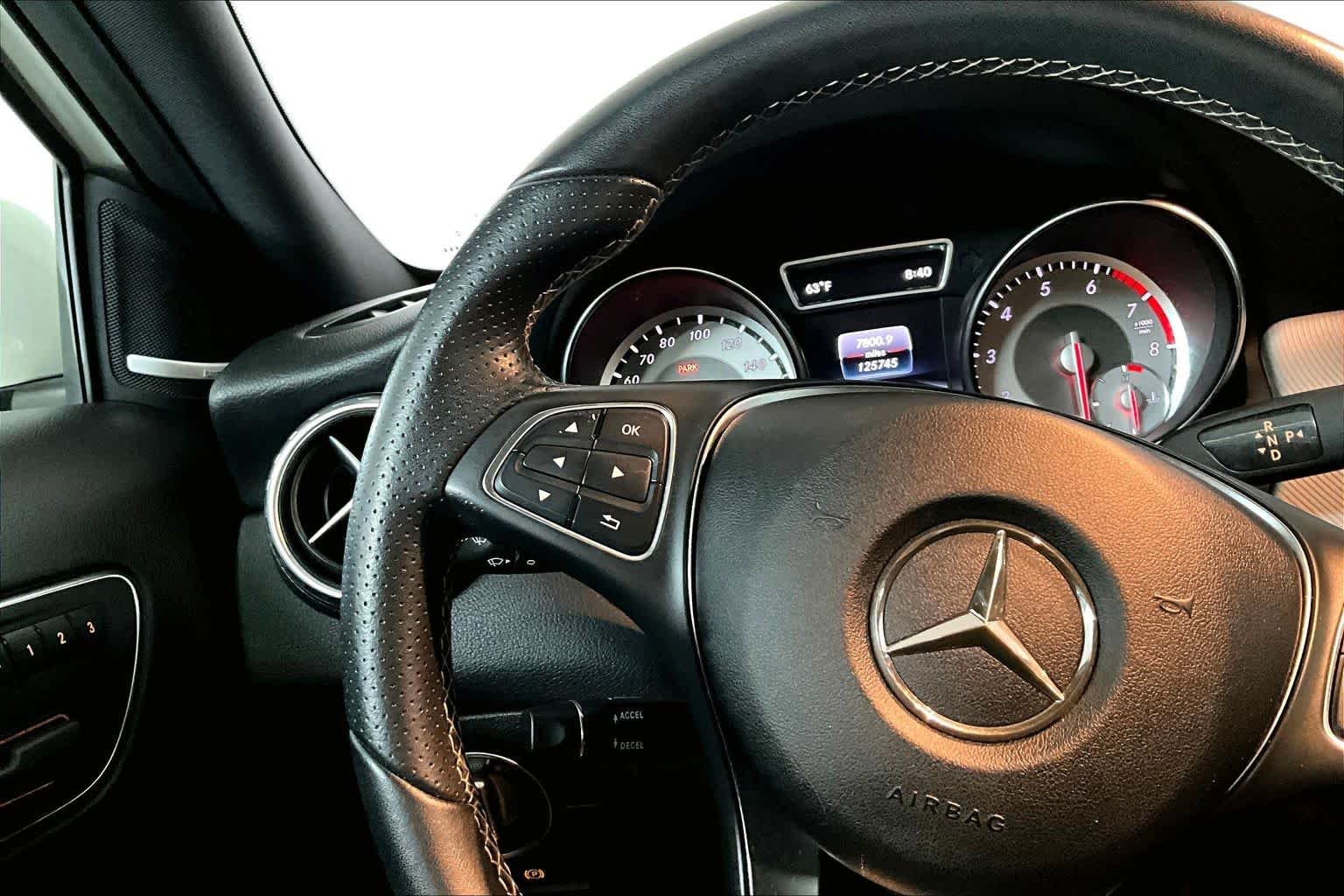 Used 2017 Cirrus White Mercedes-Benz GLA 250 image 24