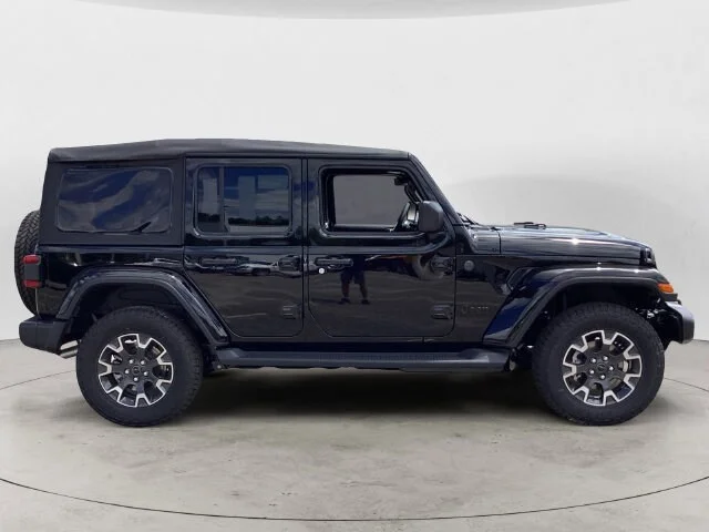 New 2026 Black Clearcoat Jeep 4-DOOR SAHARA image 7