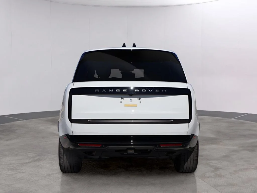 Used 2025 Fuji White Land Rover SE image 6