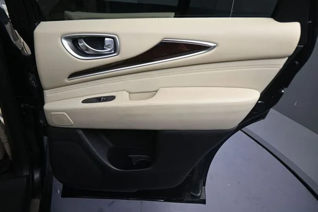 Used 2019 Black INFINITI LUXE image 23