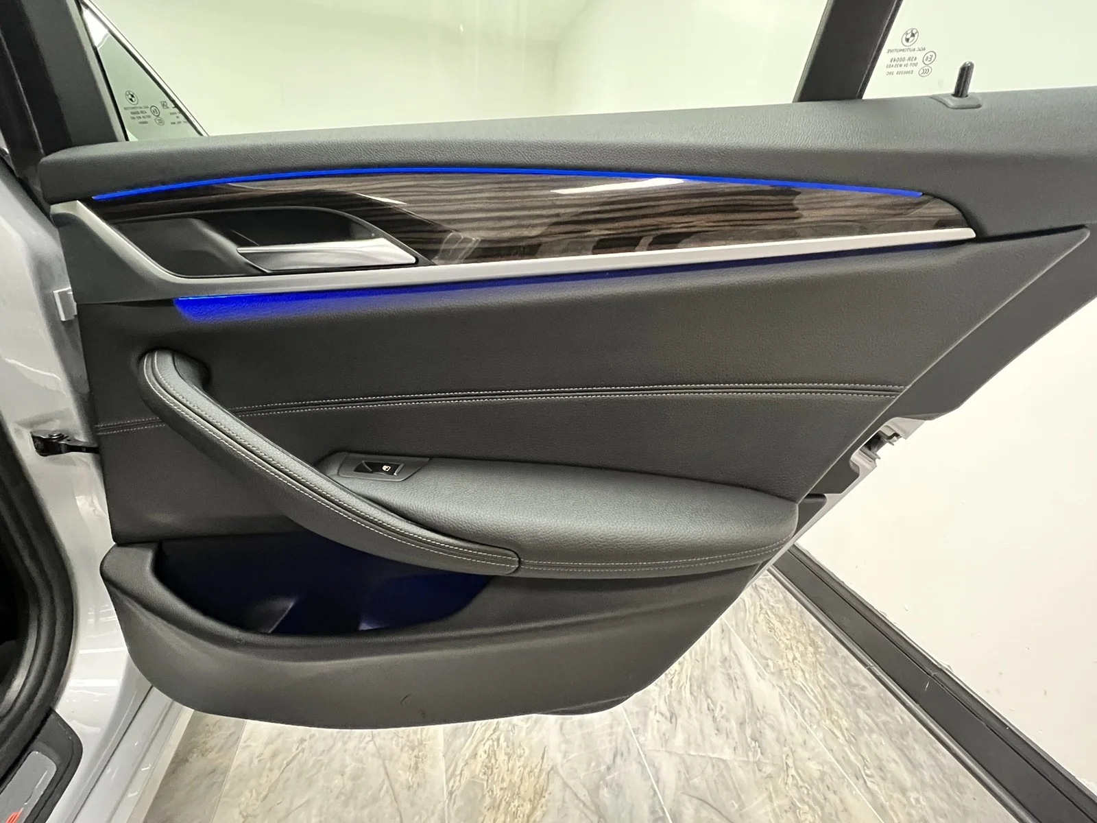 Used 2019 Glacier Silver Metallic BMW 530i xDrive image 35