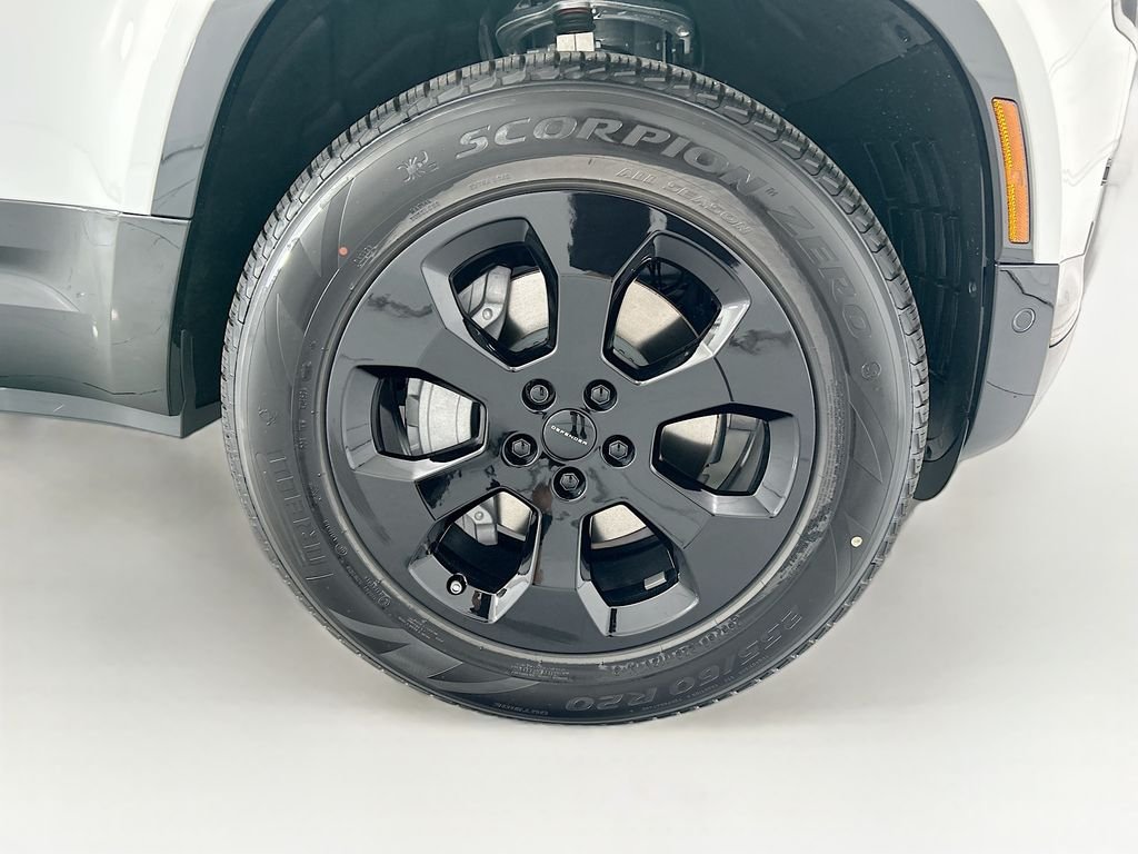 New 2026 Fuji White Land Rover X-Dynamic SE image 31