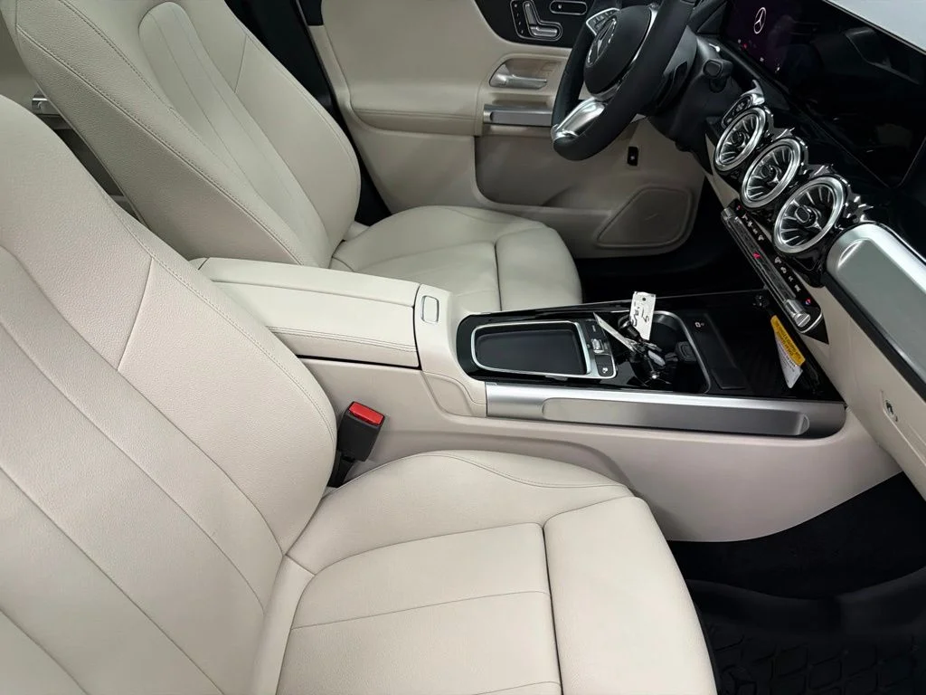 New 2026 White Mercedes-Benz GLB 250 image 29