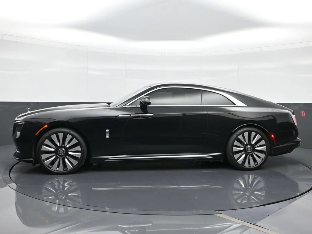 Used 2025 Black Rolls-Royce  image 3