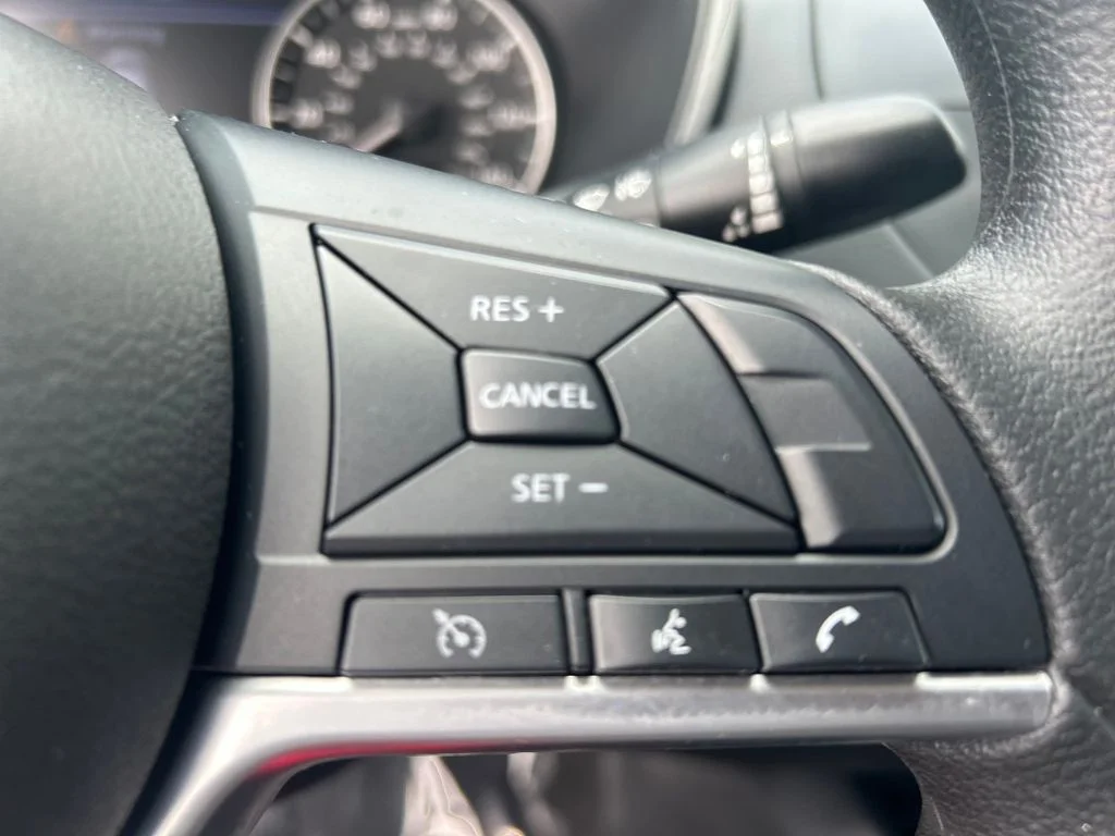 Used 2022 Black Nissan 2.5 SV image 23