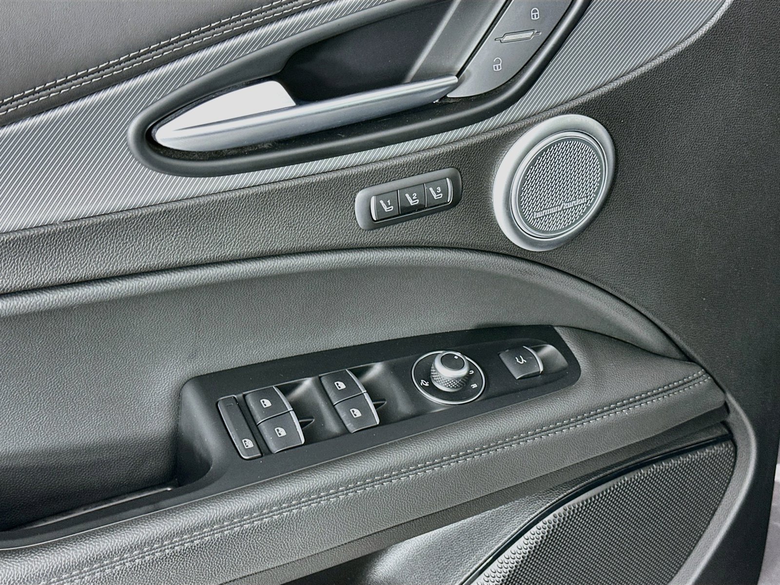 2024 Alfa Romeo Stelvio Ti - Photo 26