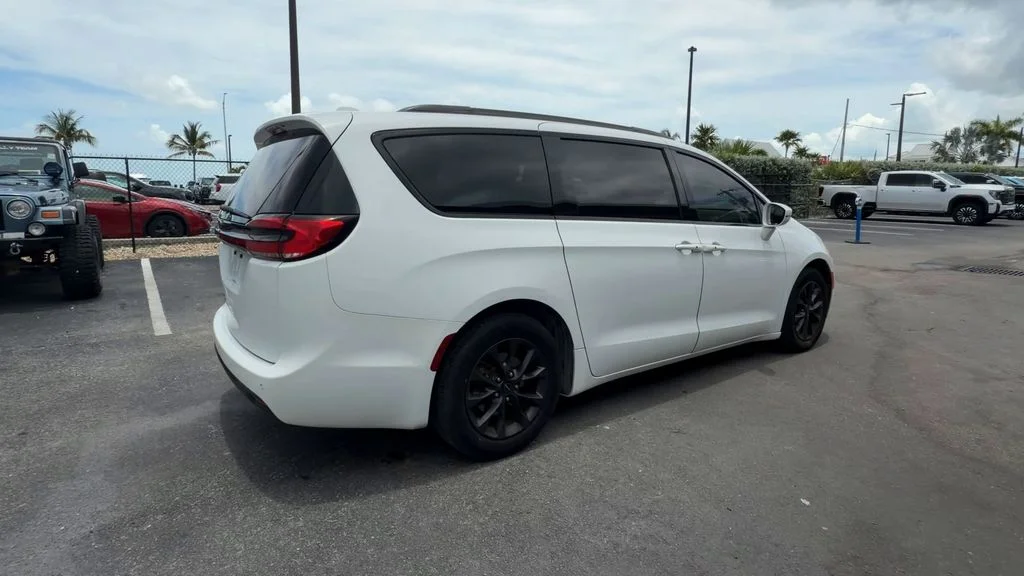 Used 2021 White Chrysler Touring L image 8