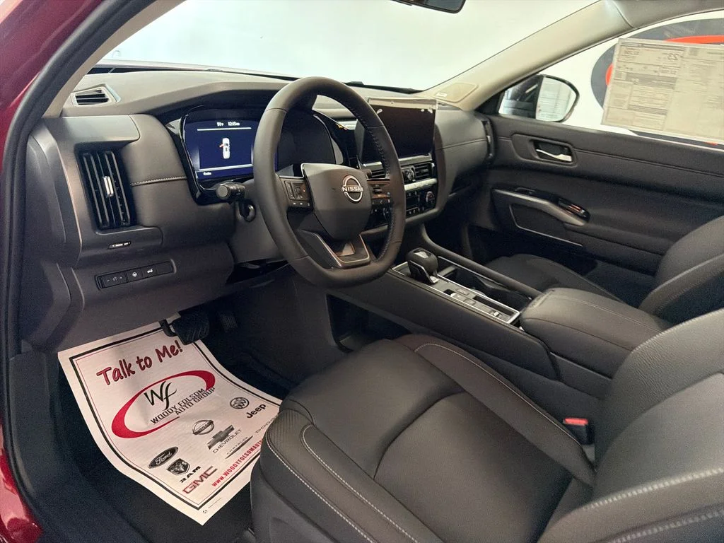 New 2026 Scarlet Ember Tintcoat Nissan SL image 9
