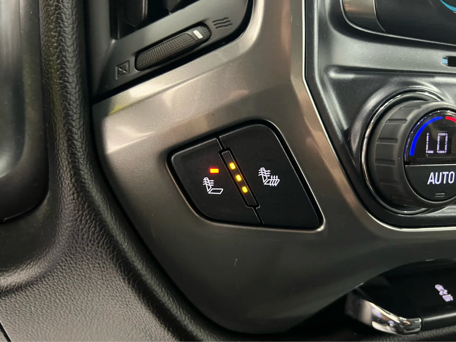 Used 2018 Silver Ice Metallic Chevrolet LT image 20