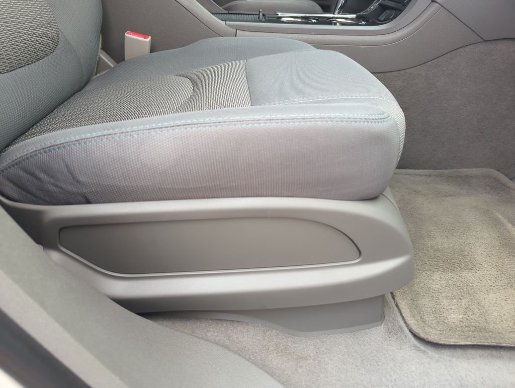 Used 2015 Silver Chevrolet 2LT image 38