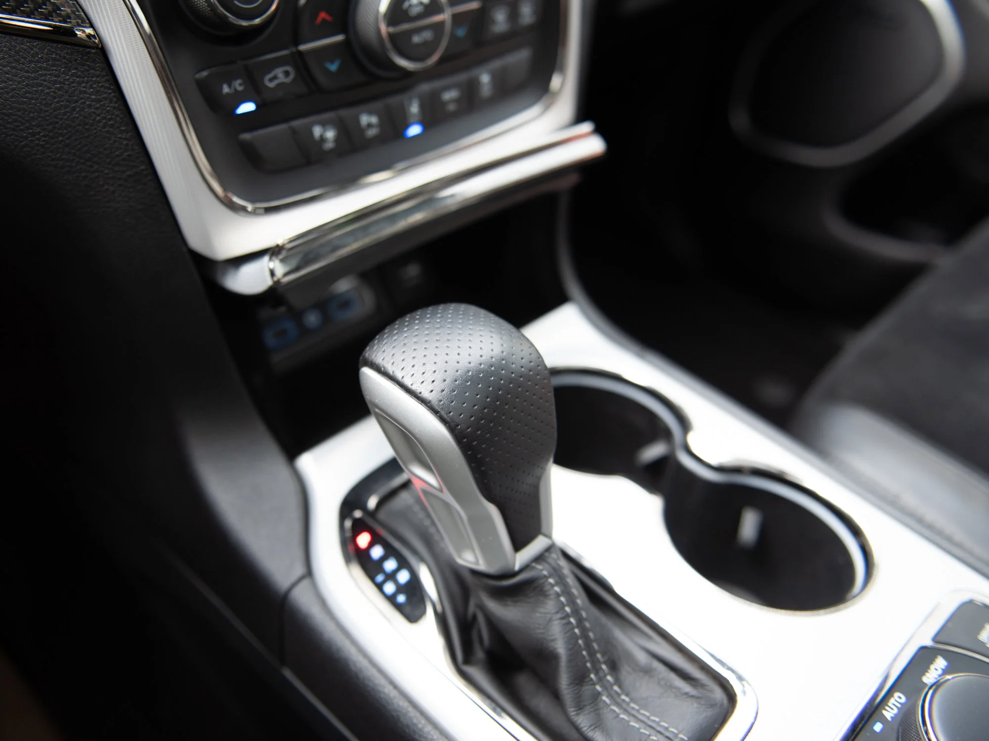 Used 2018 White Jeep Trackhawk * No Accidents | 707 HP | V8 Supercharged | Brembo | Trailer Tow | Heated/Vented Seats image 36