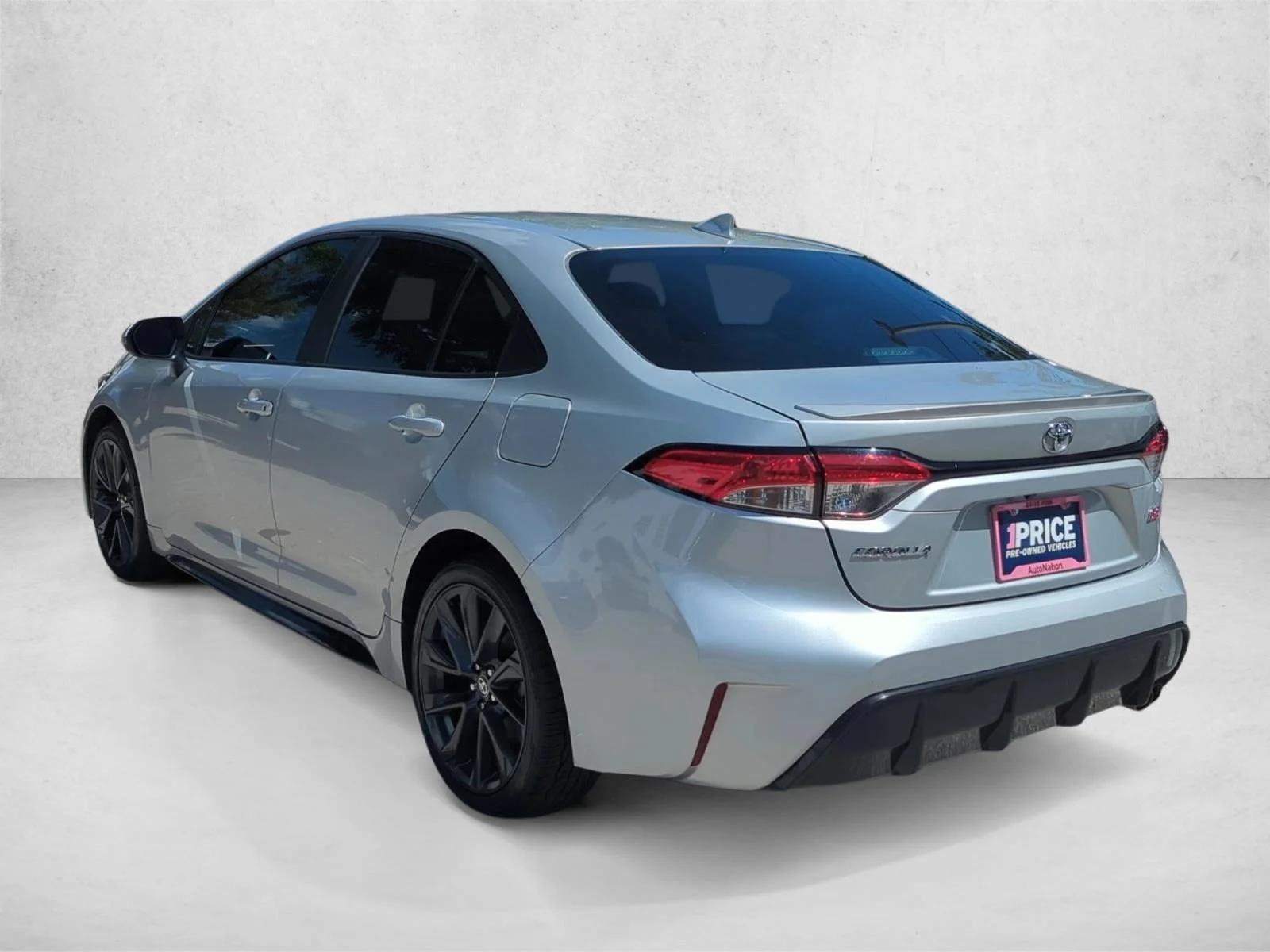 Used 2024 Classic Silver Metallic Toyota SE image 7